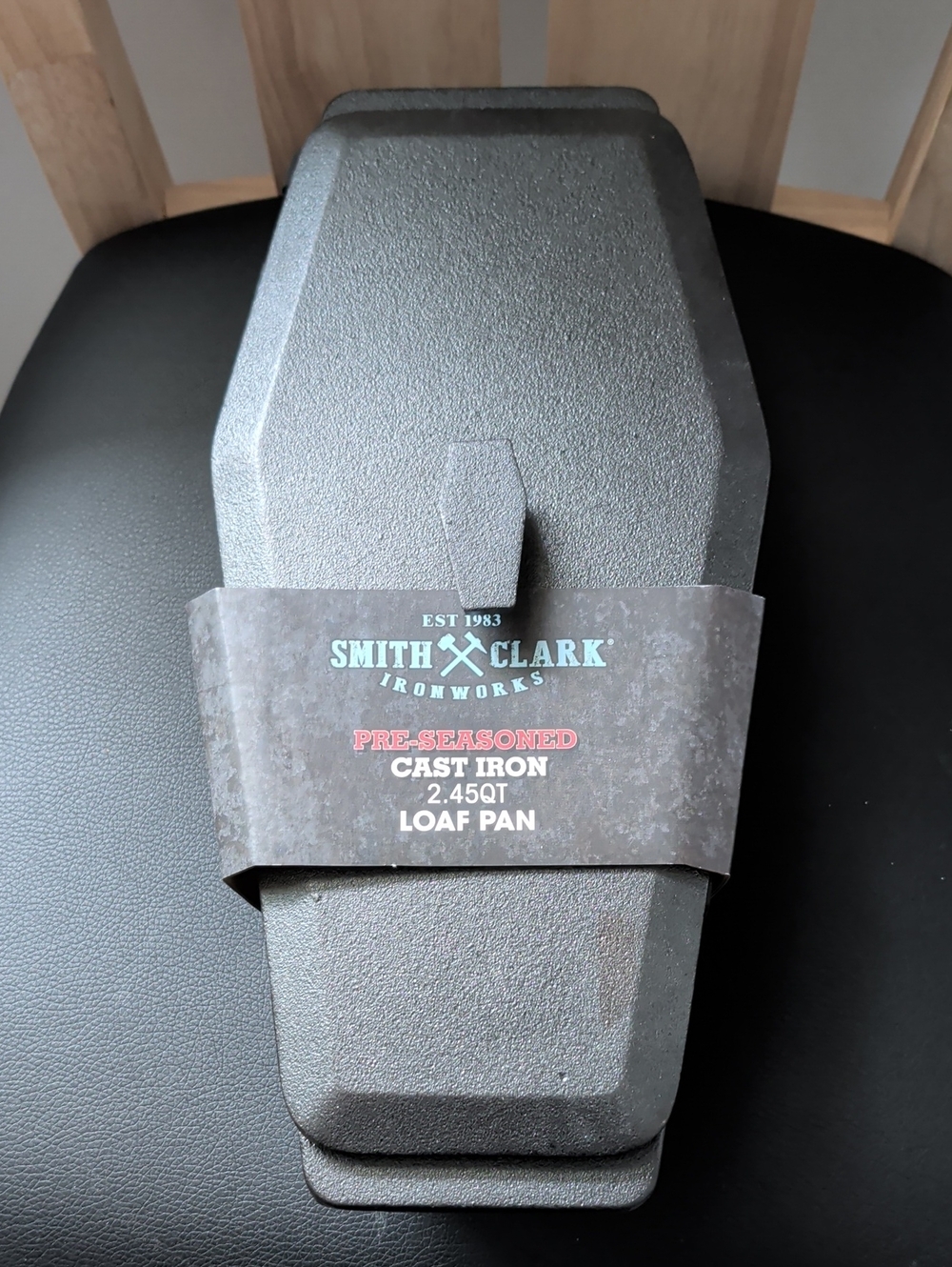 Smith & Clark Pre-Seasoned Cast Iron 2.45 Qt. Skeleton/Coffin Loaf Pan NWT